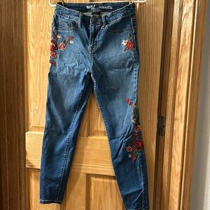 Mossimo embroidered jegging!
